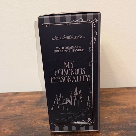 Skullpanda Wednesday Figurine - Black and White - Picture 4 of 5